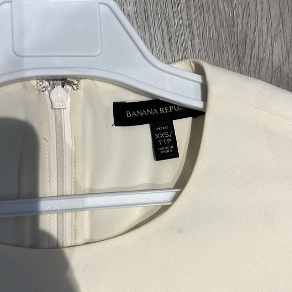 Banana republic white shirt with fringe bottom - Picture 2 of 5